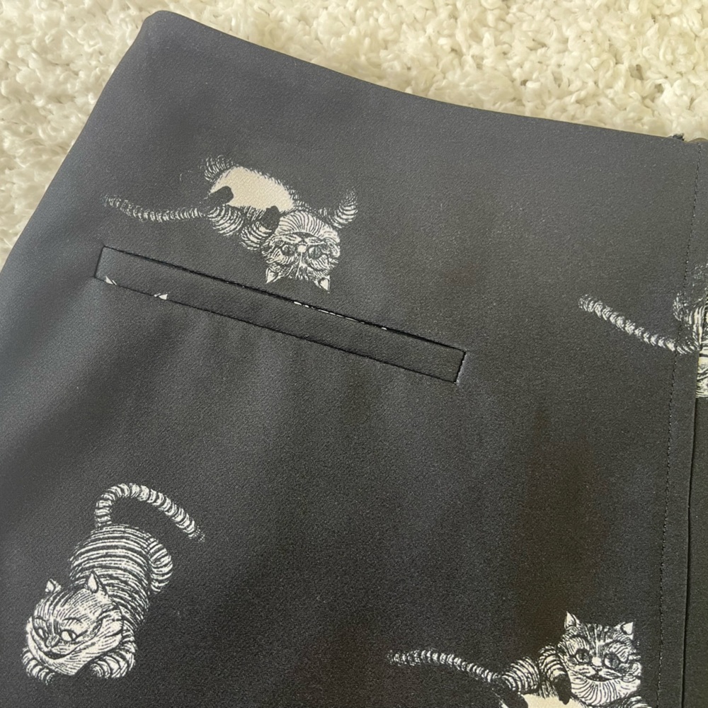 Disney Cheshire Cat Print A-line Black and White Mini Skirt - Size 2 - Picture 7 of 13